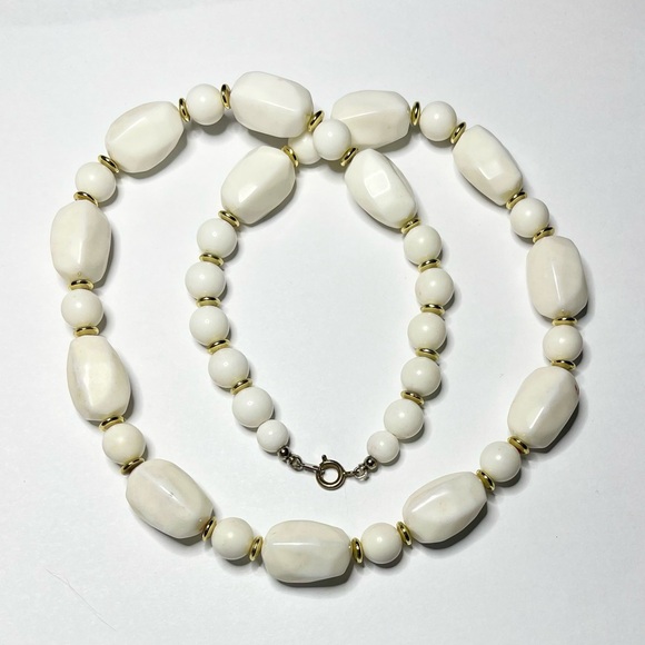 Vintage White Enamel Bead Necklace Large Unique  Beads Round And Flat Gold Beads - Picture 1 of 2